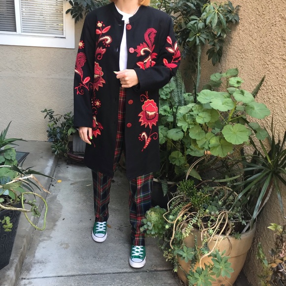 New vintage black cotton coat with bright red embroidery - Picture 3 of 13